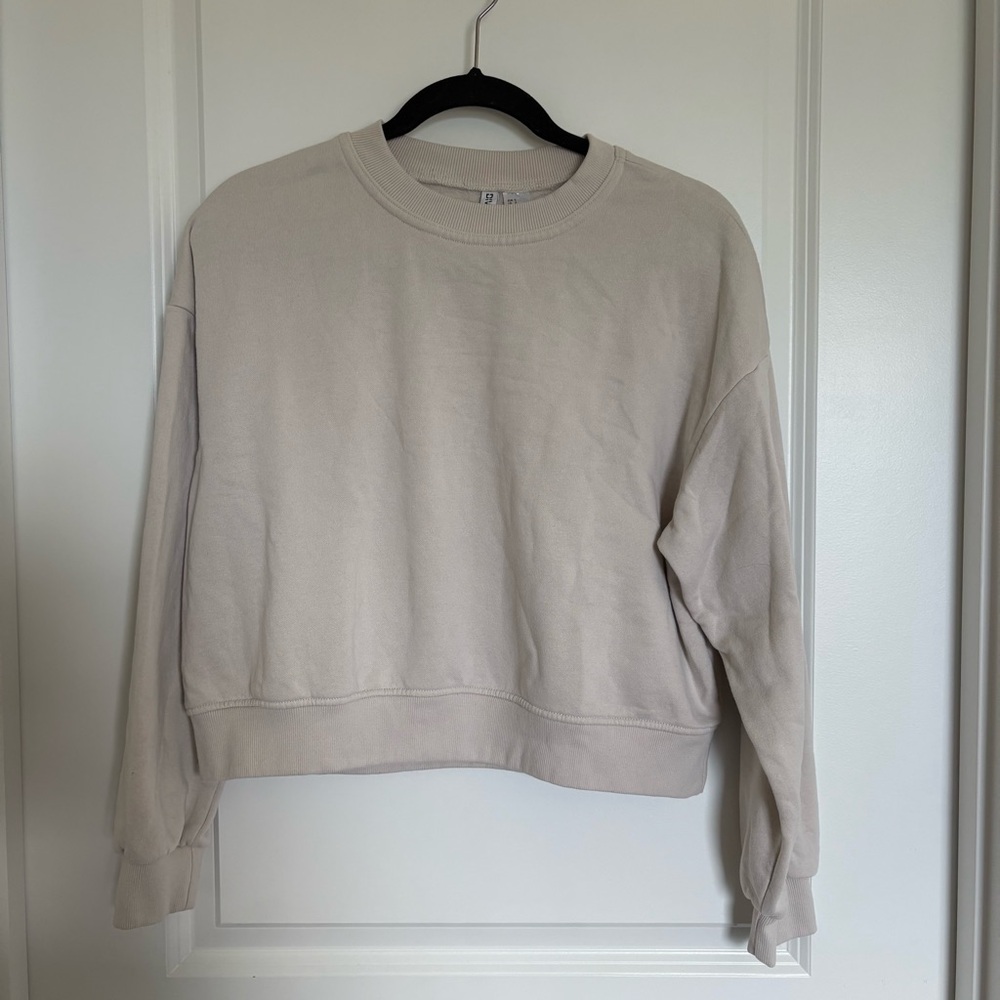H&M Divided Cream Cropped Sweatshirt
